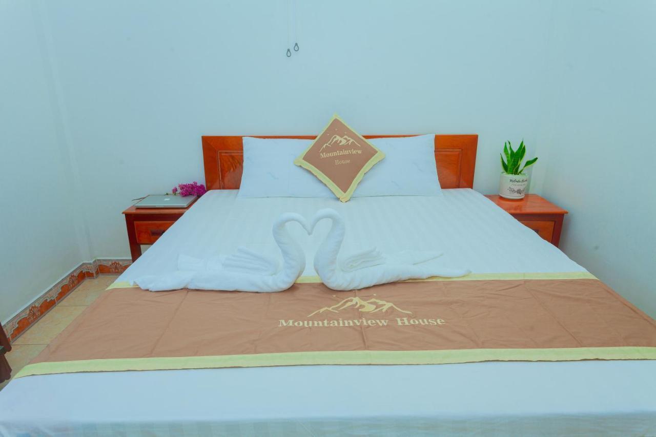 Mountain View House Homestay *
