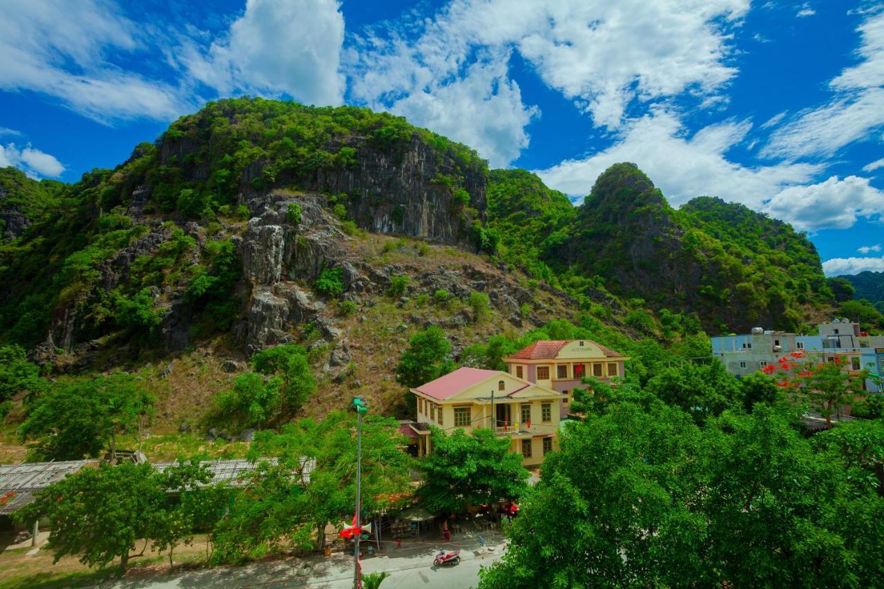 Mountain View House *